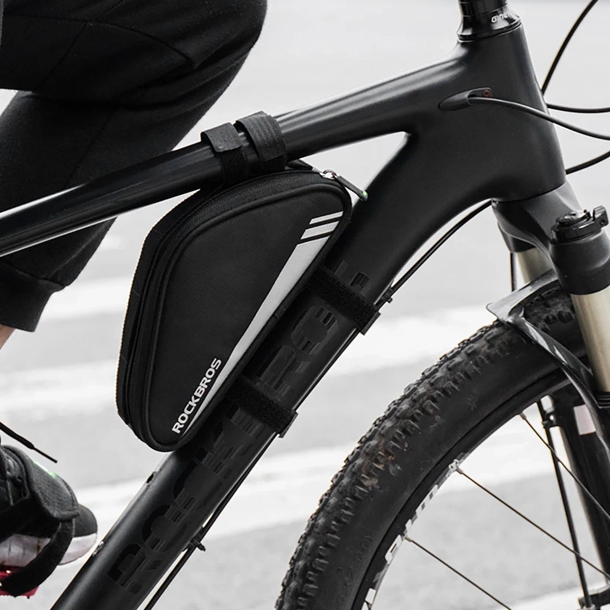 Torba Rockbros B55-BK rowerowa na ramę 0.7 l - czarna – zdjęcie 10