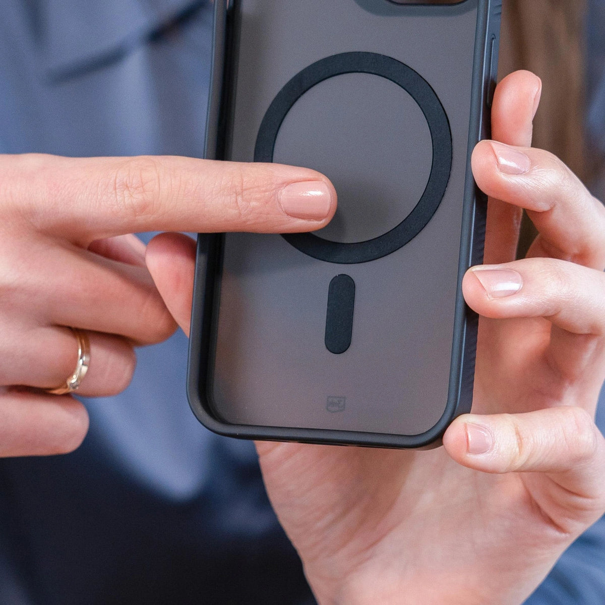 Etui 3mk Smoke MagCase na iPhone 17 - czarne półprzezroczyste – zdjęcie 6
