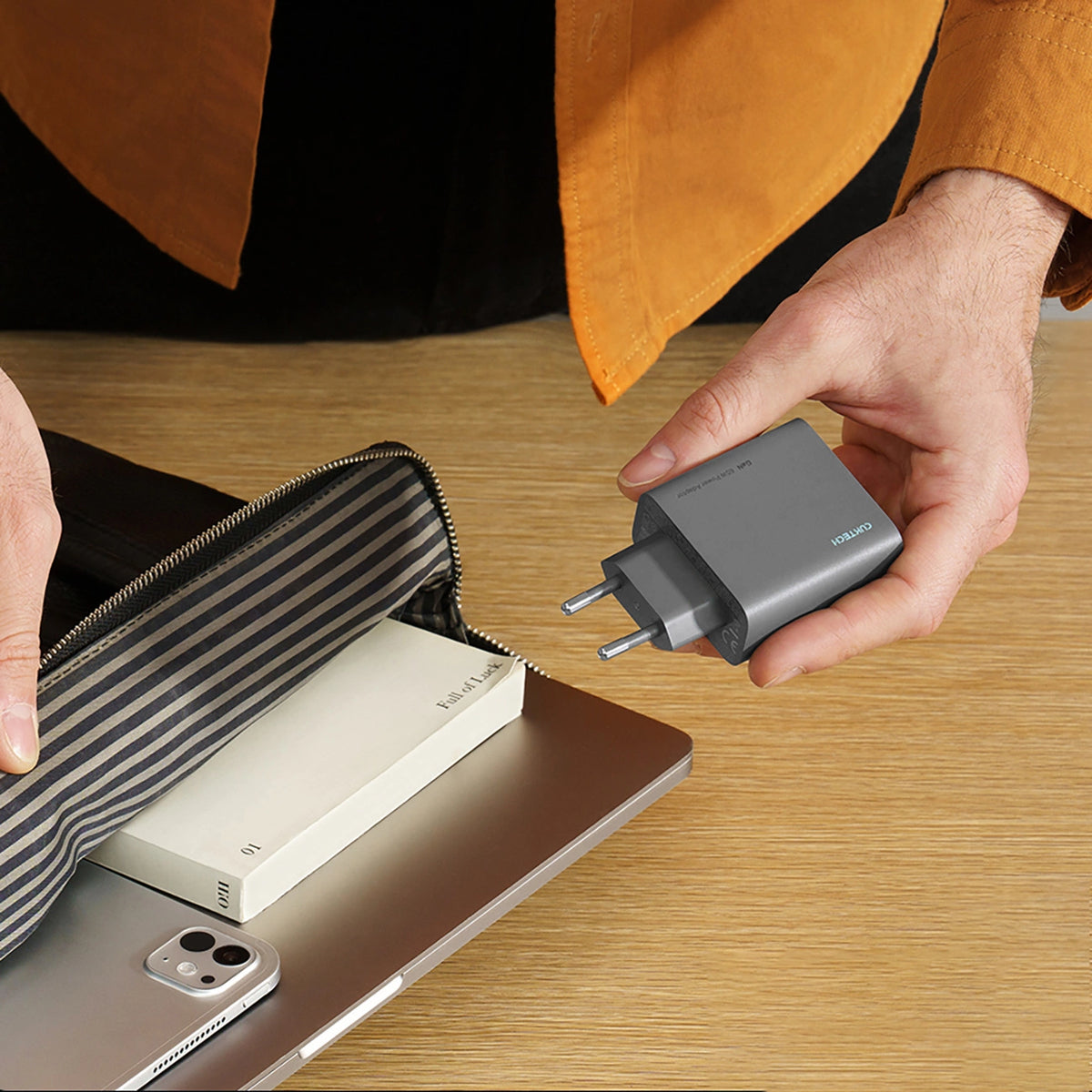 Ładowarka sieciowa Cuktech CUKAD653EUGR 65W GaN 2 x USB-C 1 x USB-A - szara – zdjęcie 4