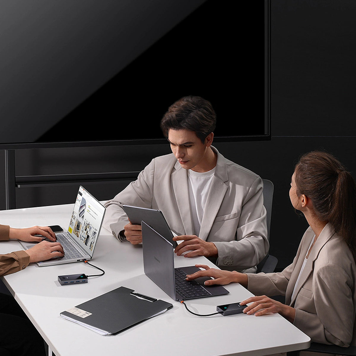 Hub USB-C Baseus PioneerJoy 4xUSB-A 3.0 - szary – zdjęcie 11