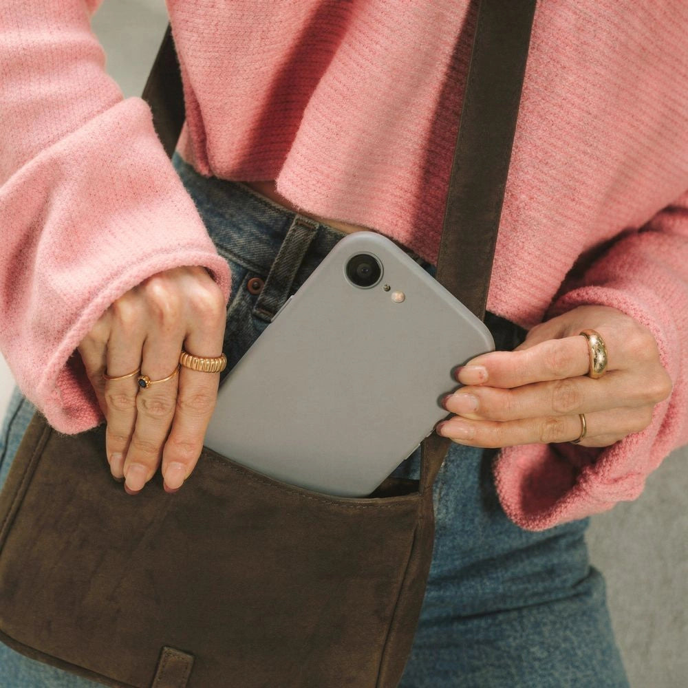 Etui Tech-Protect Silicone MagSafe na iPhone 16e / 17e - szare – zdjęcie 4