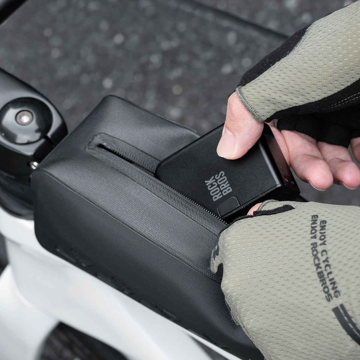 Torba rowerowa Rockbros ROAD TO SKY AS-142 na ramę wodoodporna 1L - czarna – zdjęcie 4