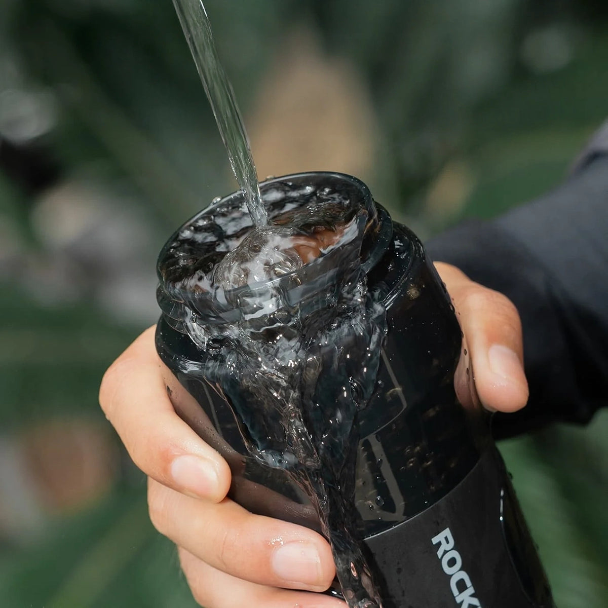 Bidon termiczny Rockbros S550H-1 700 ml z magnetycznym uchwytem i - czarny – zdjęcie 6